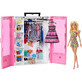 Garderobe mit Kleidung und Puppe, Barbie