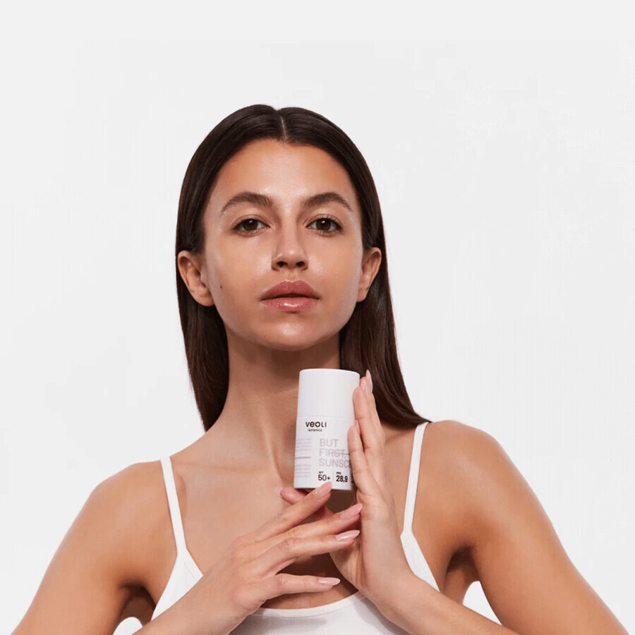 Veoli Botanica But First, Crema solare, protezione leggera ad ampio spettro contro il fotoinvecchiamento con azione idratante e lenitiva, SPF 50+, 50 ml