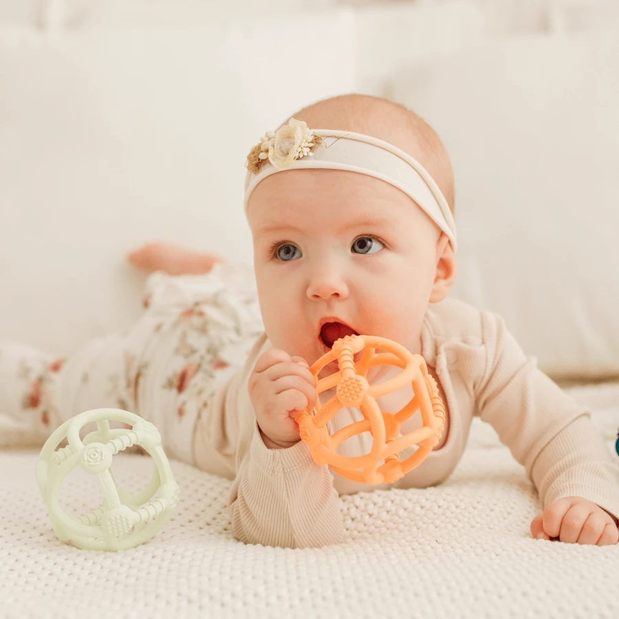 Dumel GiliGums, teether, Ball, mint, from 3 months, 1 piece.