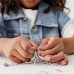 DIY Kreativset Armbänder mit weichen Anhängern