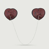 Hartvormige tepelpasteitjes met ketting en metalen details - zwart/rood