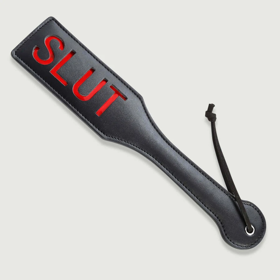 Domme Series Paletă din piele cu tăietură SLUT - negru