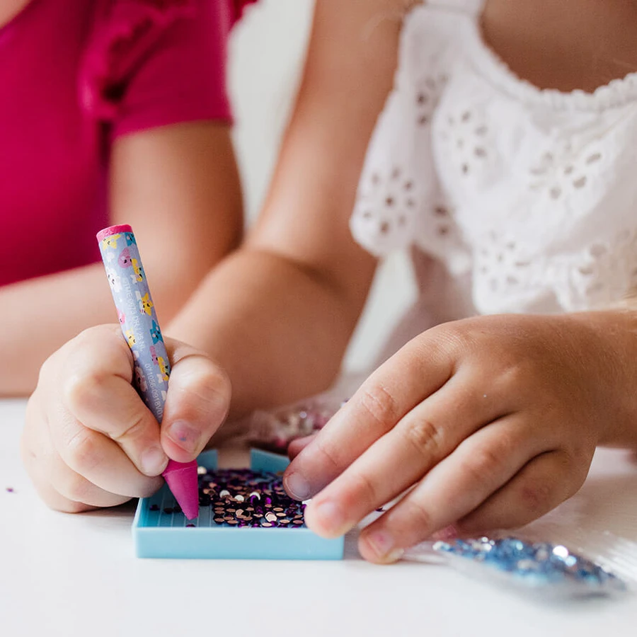 2 in 1 creative studio with unicorns, diamond painting and bracelets
