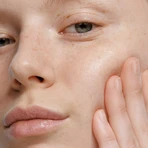 Madara Botanic Activist set, sérum anti-rides, 15 ml + sérum naturel, 15 ml + masque peeling, 17 ml + crème à la vitamine C, 15 ml