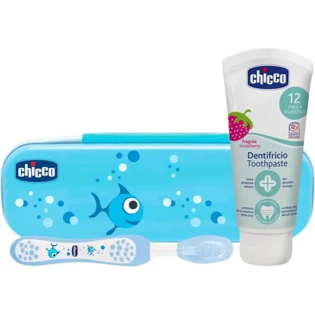 Set de igienă orală Chicco cutie albastră cu periuță de dinți + pastă de dinți căpșuni 12m+