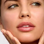 Clarins Lip Oil Balm – balsam de buze colorat nr. 04 Almond