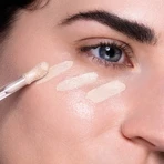 Astra fluid concealer serum – corector sub formă de ser hidratant și iluminator nr. 01 light