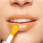 Clarins Lip Comfort Oil – ulei hrănitor pentru buze nr. 21 Joyful Yellow