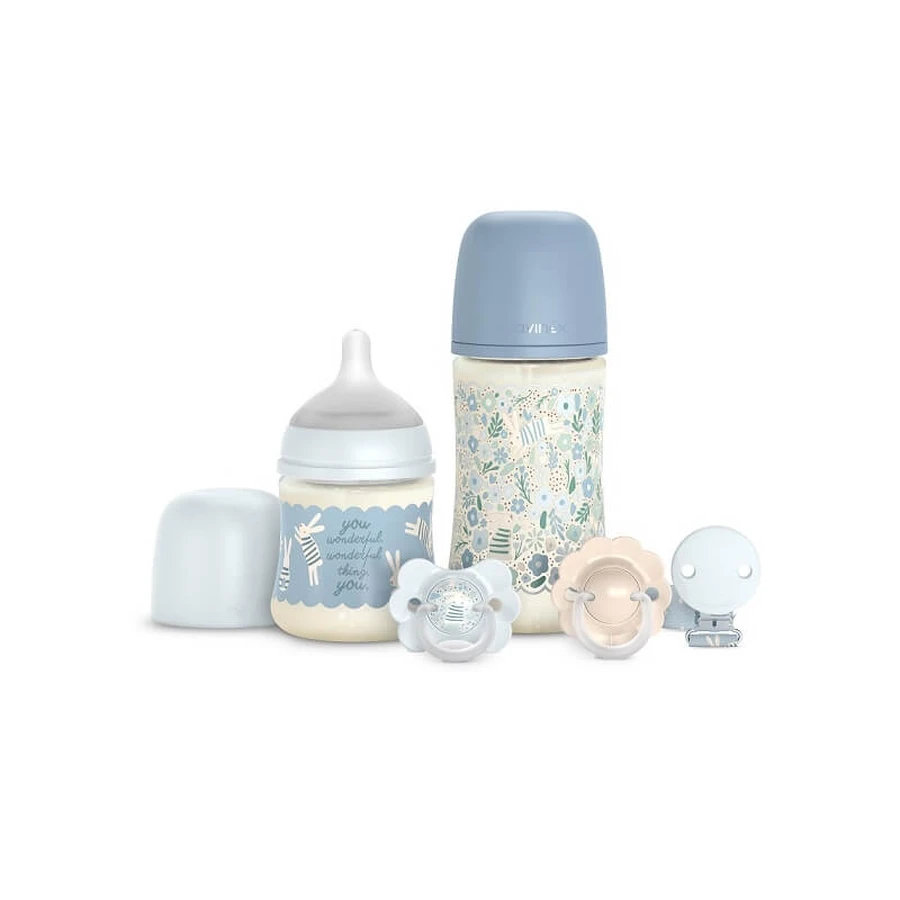 Set „Wonder Welcome Baby” – 2 biberoane, 2 suzete, 1 clemă pentru suzetă – albastru deschis