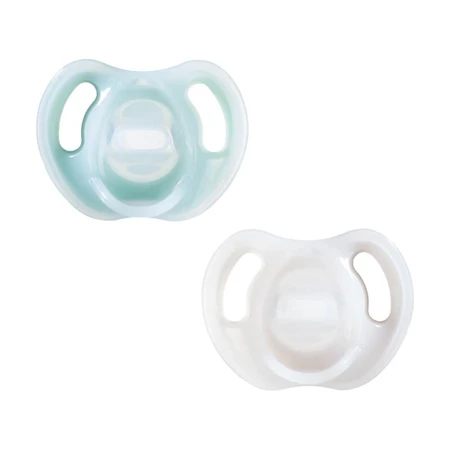 Tommee Tippee Ultra Light - 2 tétines orthodontiques en silicone de qualité médicale, 0 à 6 mois